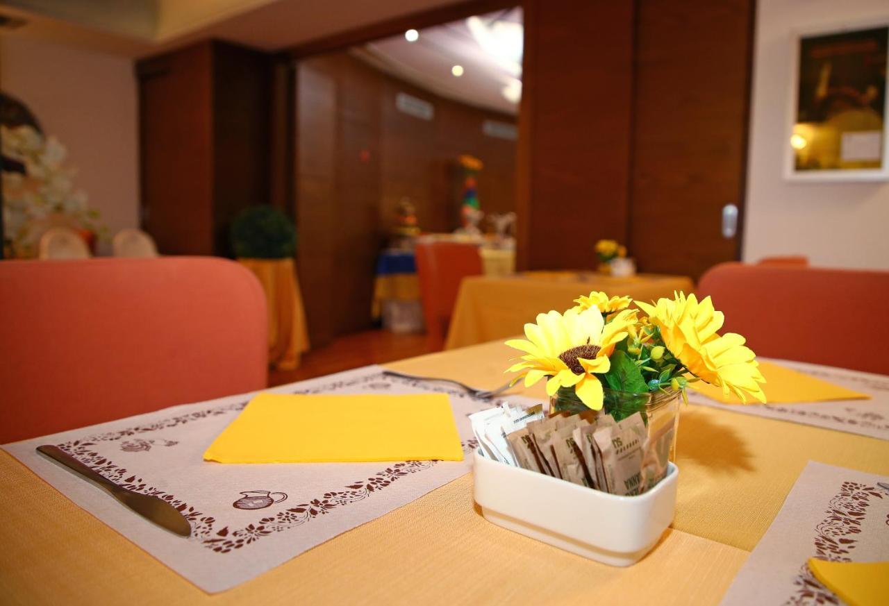 Hr Hotel Monfalcone Extérieur photo