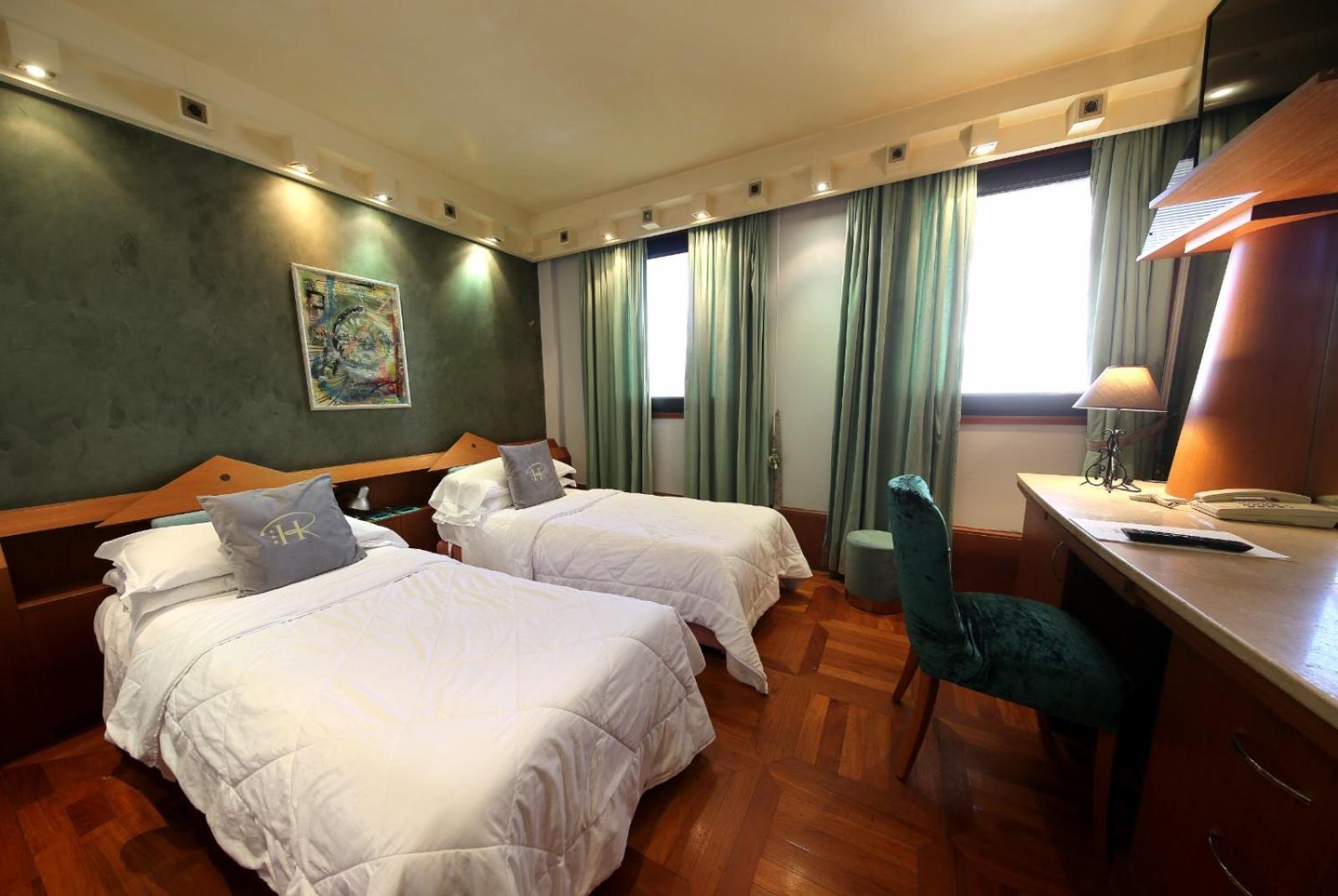 Hr Hotel Monfalcone Extérieur photo