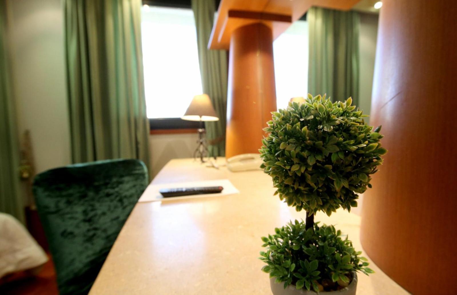 Hr Hotel Monfalcone Extérieur photo