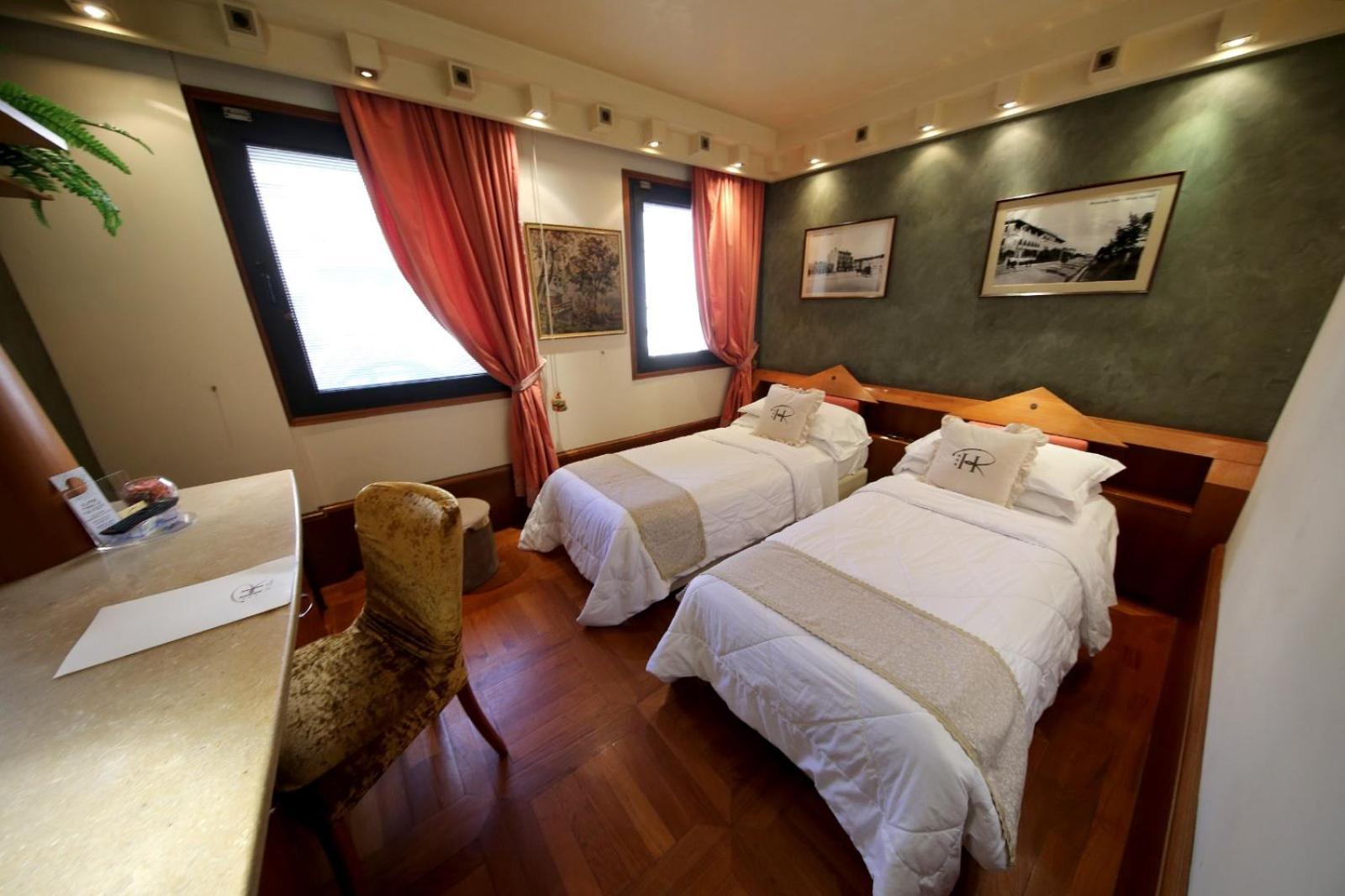 Hr Hotel Monfalcone Extérieur photo