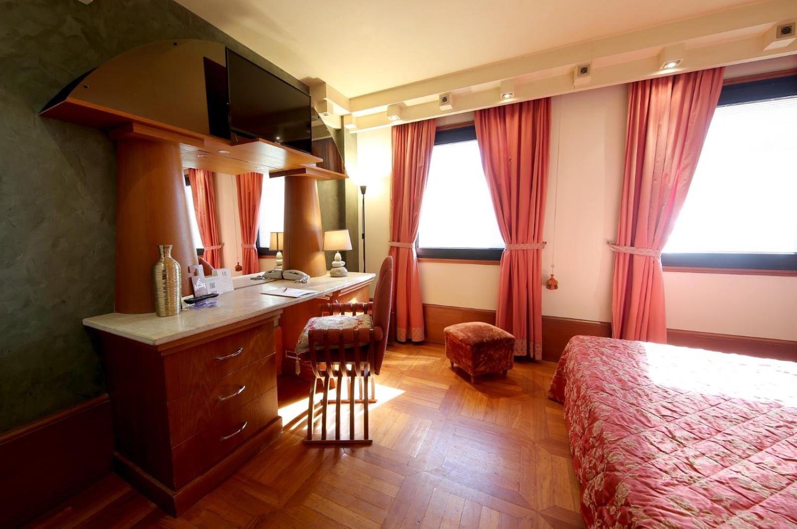 Hr Hotel Monfalcone Extérieur photo